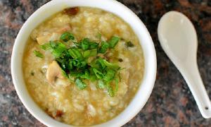 Mì khô xào nấm thập cẩm thơm ngon