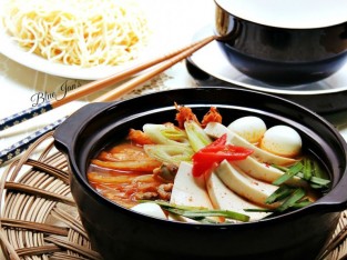 Mì kim chi hải sản