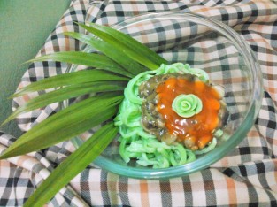 Mì lá dứa sốt ngũ vị hương