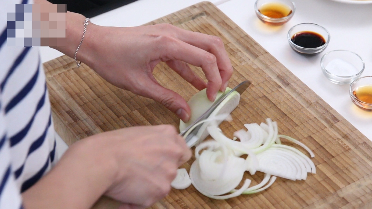 Mì nấm thập cẩm cay cay giòn giòn ăn rồi lại muốn ăn nữa