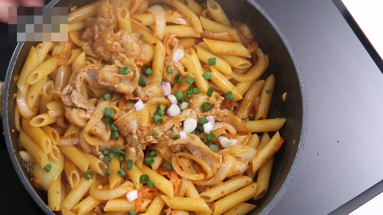 Mì nấm thập cẩm cay cay giòn giòn ăn rồi lại muốn ăn nữa