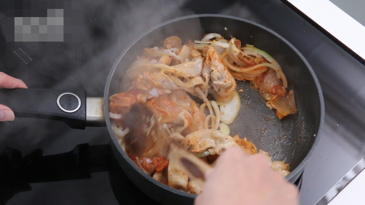 Mì nấm thập cẩm cay cay giòn giòn ăn rồi lại muốn ăn nữa