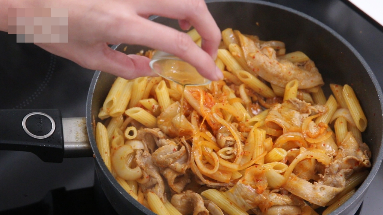 Mì nấm thập cẩm cay cay giòn giòn ăn rồi lại muốn ăn nữa