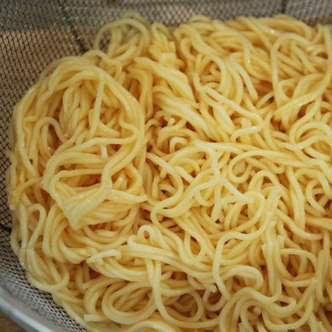 Cách làm mì nấu sườn