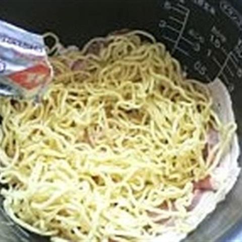 Cách làm mì nướng bằng nồi cơm điện