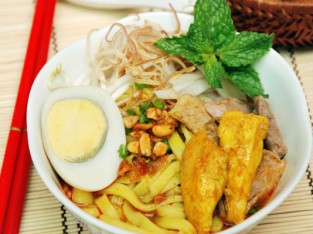 Mì Quảng bò gà