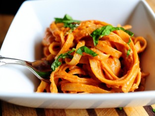 Mì sốt cà chua cho bữa sáng