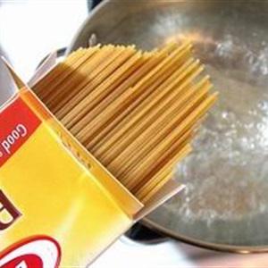 Cách làm mì sốt mè đen