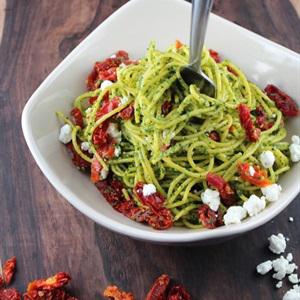 Cách làm mì spaghetti trộn nước sốt cải xoắn