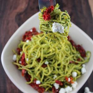 Cách làm mì spaghetti trộn nước sốt cải xoắn