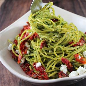 Cách làm mì spaghetti trộn nước sốt cải xoắn