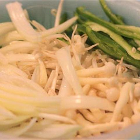 Cách làm mì tôm xào bò