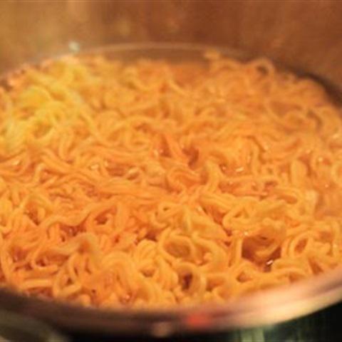 Cách làm mì tôm xào bò