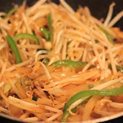 Cách làm mì tôm xào bò