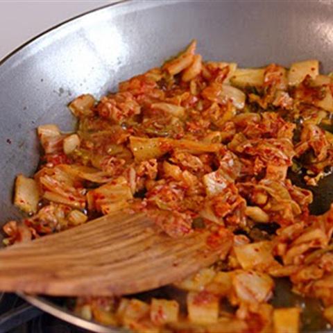 Cách làm mì tôm xào thịt bò phô mai