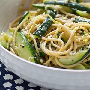 Cách làm mì trộn bí ngòi