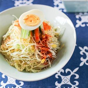 Cách làm mì trộn kiểu Hàn Quốc