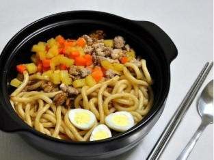 Mì trộn kiểu Hàn Quốc