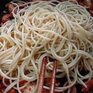 Cách làm mì trộn kim chi