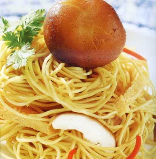 Mì trộn nấm đông cô