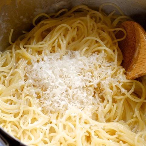 Cách làm mì trộn phô mai