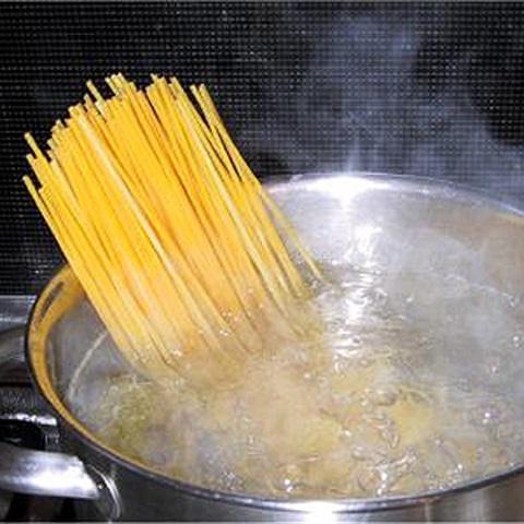 Cách làm mì trộn salad