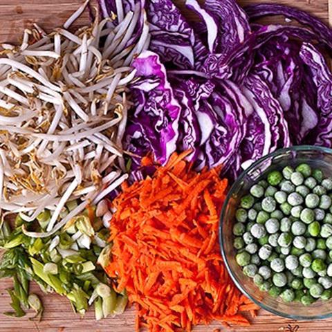 Cách làm mì trộn salad