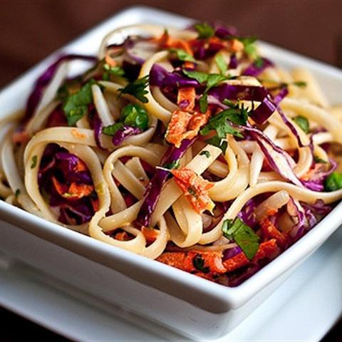 Cách làm mì trộn salad