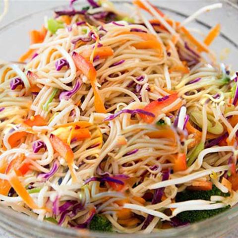 Cách làm mì trộn salad