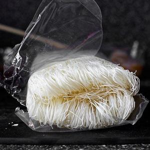 Cách làm mì trộn thịt gà