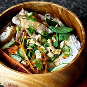 Cách làm mì trộn thịt gà