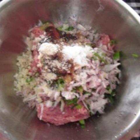 Cách làm mì trứng cuộn thịt