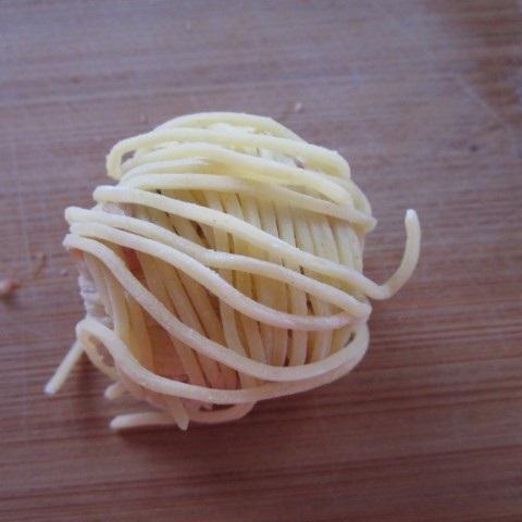 Cách làm mì trứng cuộn thịt