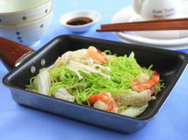 Mì trứng xào nấm kim châm