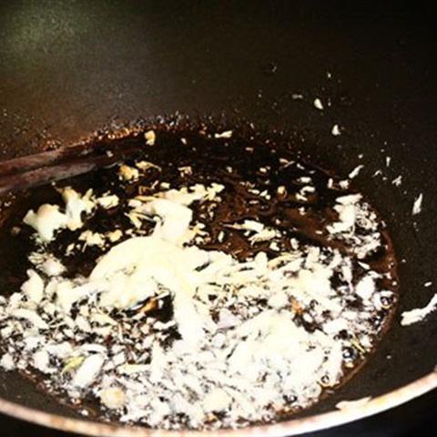 Cách làm mì trứng xào thịt bò