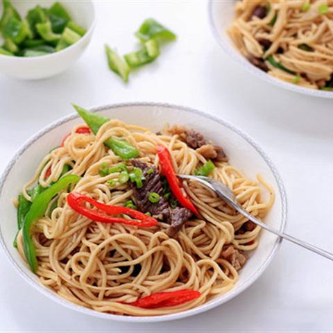 Cách làm mì trứng xào thịt bò