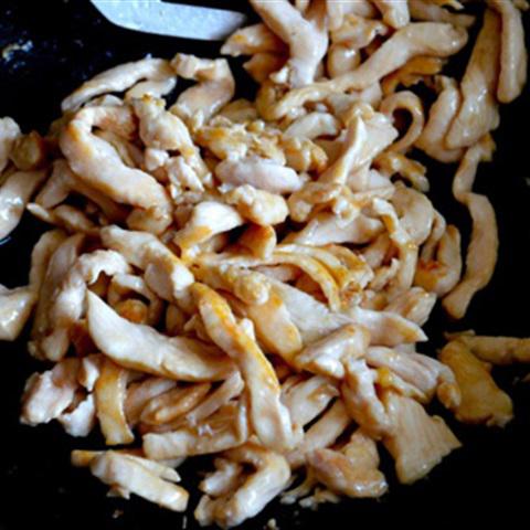 Cách làm mì trứng xào thịt gà