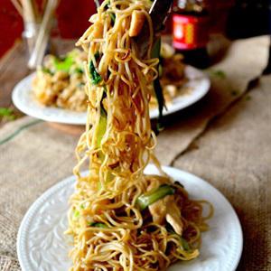 Cách làm mì trứng xào thịt gà