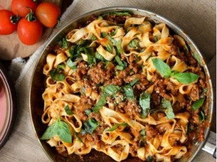 Mì tươi sốt bò băm