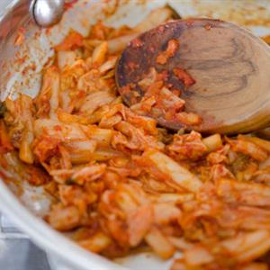 Cách làm mì udon kim chi