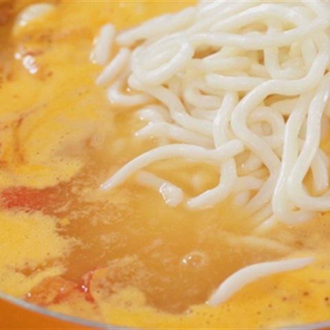 Cách làm mì udon nấu tôm