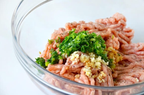 Mì viên sốt cà chua cả nhà khen ngon