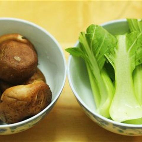 Cách làm mì vịt tiềm người Hoa