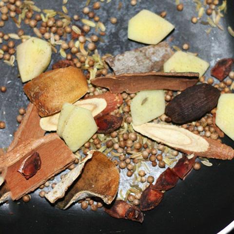 Cách làm mì vịt tiềm người Hoa