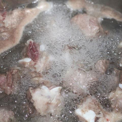 Cách làm mì vịt tiềm người Hoa