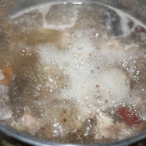 Cách làm mì vịt tiềm người Hoa