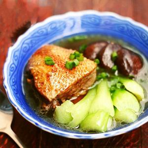 Cách làm mì vịt tiềm người Hoa