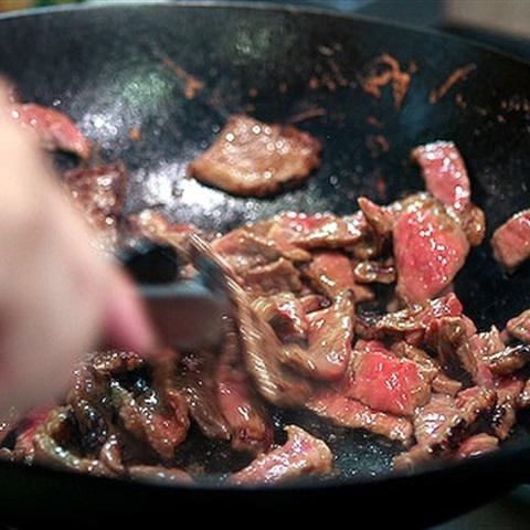 Cách làm mì xào bò rau cải