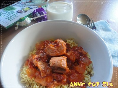 Mì xào cá ngừ chua cay