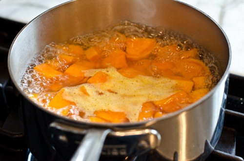 Mì xào chả tôm mềm xốp, thơm béo